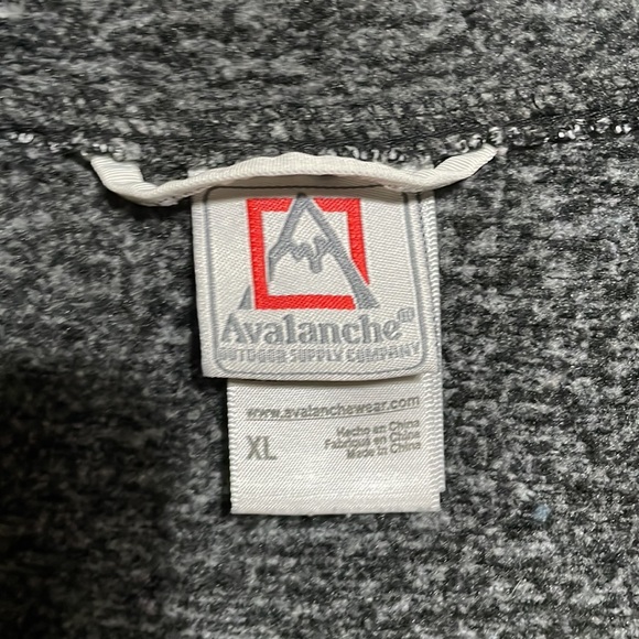 Avalanche hooded pullover - Picture 2 of 4